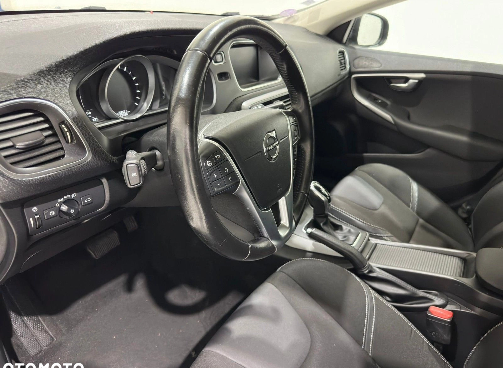 Volvo V40 cena 44900 przebieg: 72588, rok produkcji 2017 z Mrągowo małe 436
